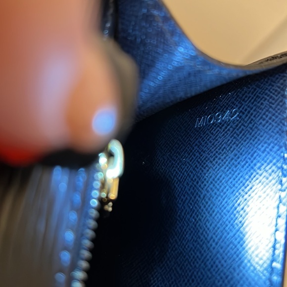 Louis Vuitton Black Epi Leather Pochette Serie Dragonne Clutch Bag with Key EUC - Picture 13 of 17